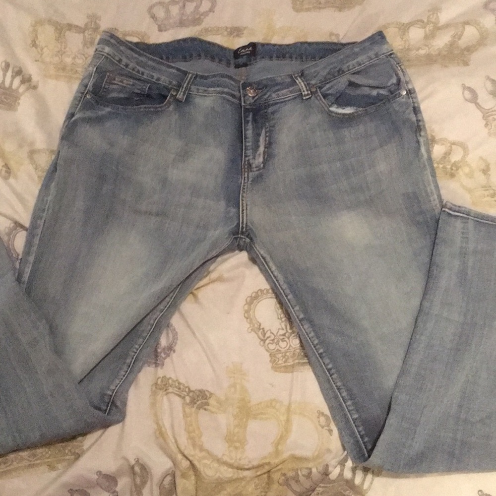 Plus size light colored denim jeggings